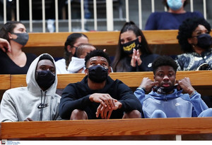 Στο ΟΑΚΑ η οικογένεια Αντετοκούνμπο (pics)