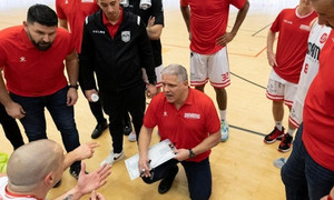 Ντιναμό Βουκουρεστίου: Συνεχίζει με Μανωλόπουλο-Παπαμακάριο
