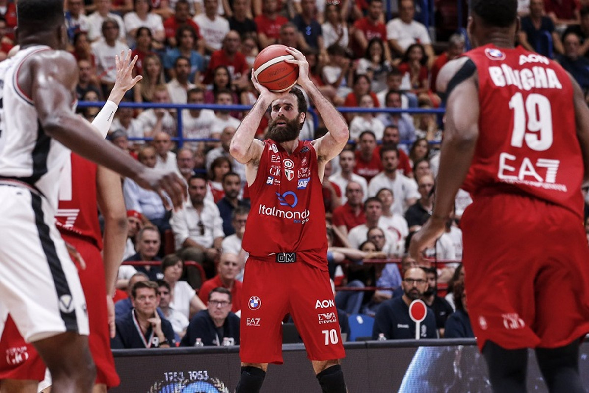 Αρμάνι Μιλάνο - Βίρτους Μπολόνια 67-55: Ο Ντατόμε την έστεψε πρωταθλήτρια Ιταλίας!