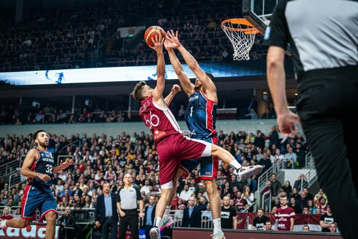 ΠΠΚ: &quot;Γιόρτασε&quot; την πρόκριση η Λετονία με 79-63 επί της Μ. Βρετανίας