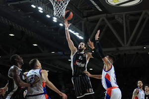EuroLeague: Ξανά MVP ο &quot;καυτός&quot; Τόρνικε Σενγκέλια! (vid)