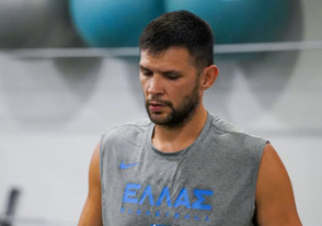 Τα χρόνια πολλά της ΕΟΚ και του Ολυμπιακού στον Παπανικολάου (pics)