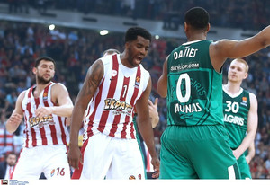 Επέστρεψε ο Ολυμπιακός με 79-68 και 1-1 τη Ζαλγκίρις