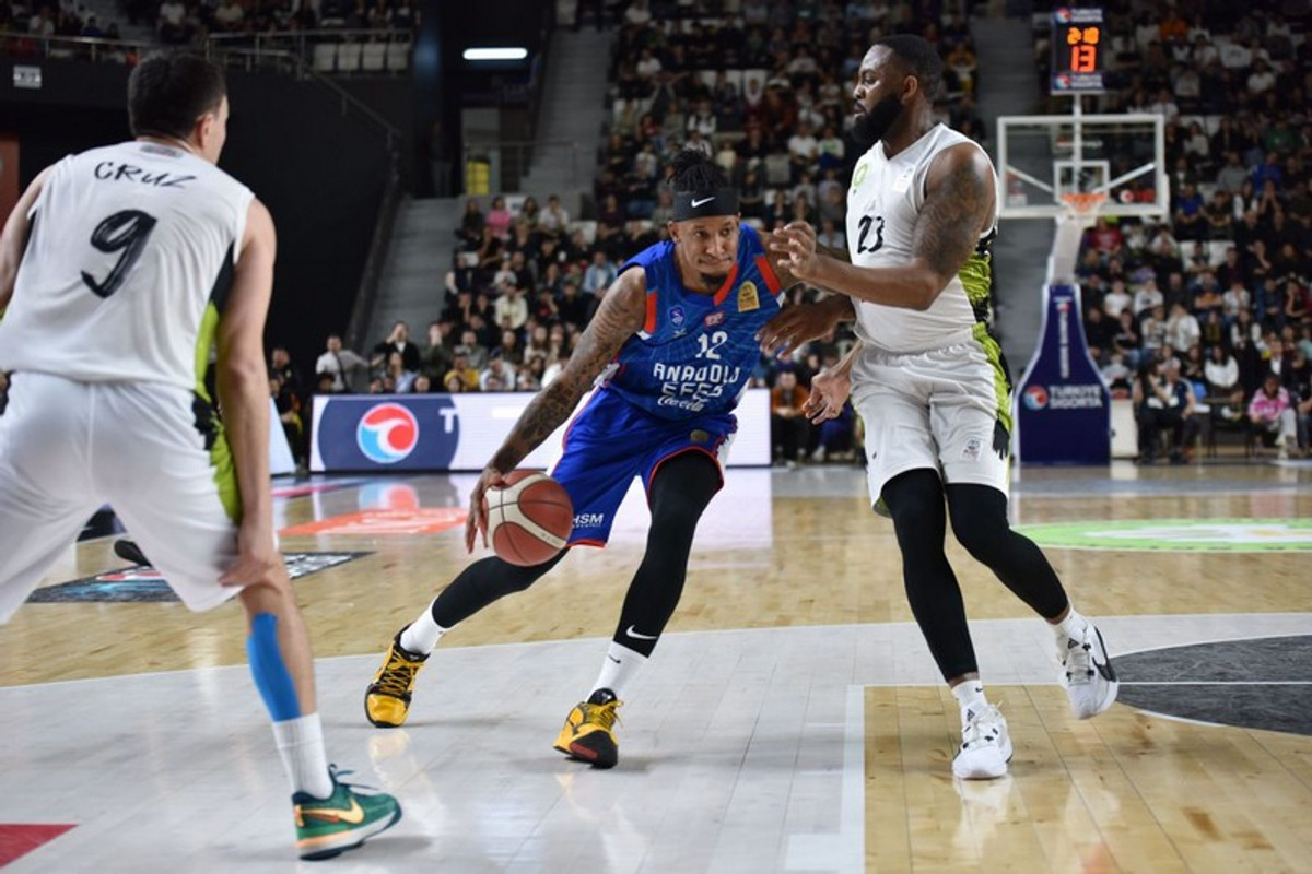 Με Κλάιμπερν η Εφές, 81-76 τη Μανίσα (vid)