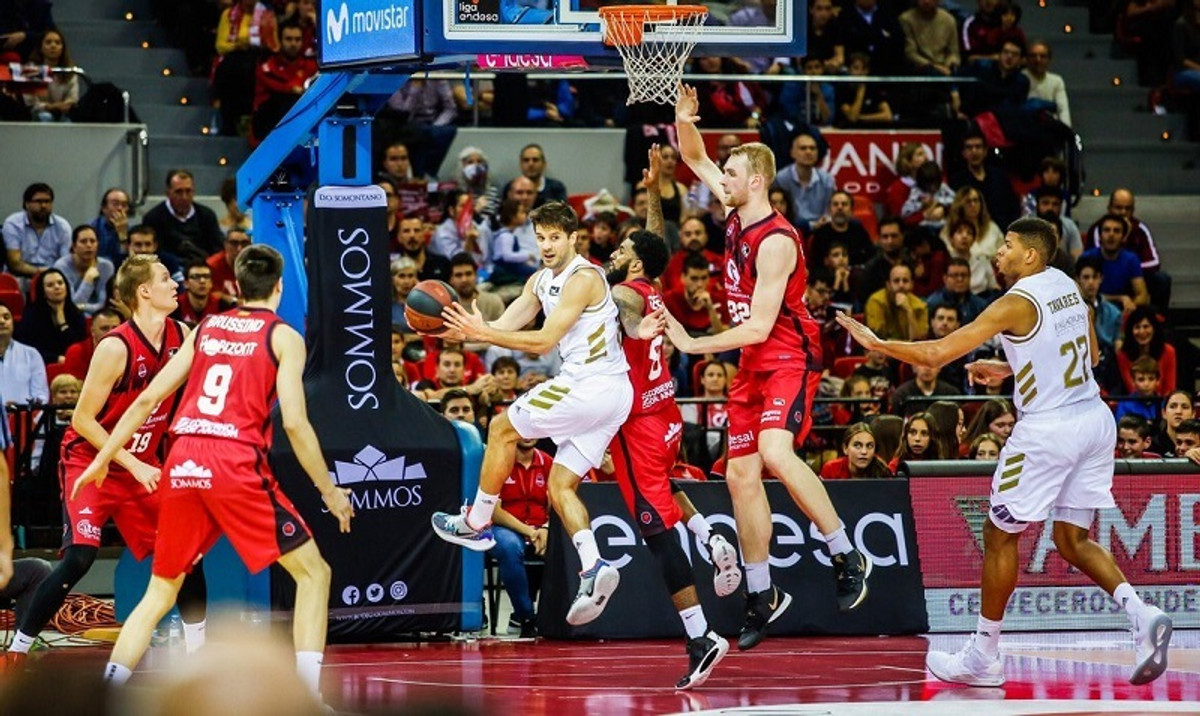 &quot;Βαριά&quot; ήττα για τη Ρεάλ, 84-67 η Σαραγόσα - Ανεβαίνει η Μπανταλόνα, 97-86 την Μπιλμπάο