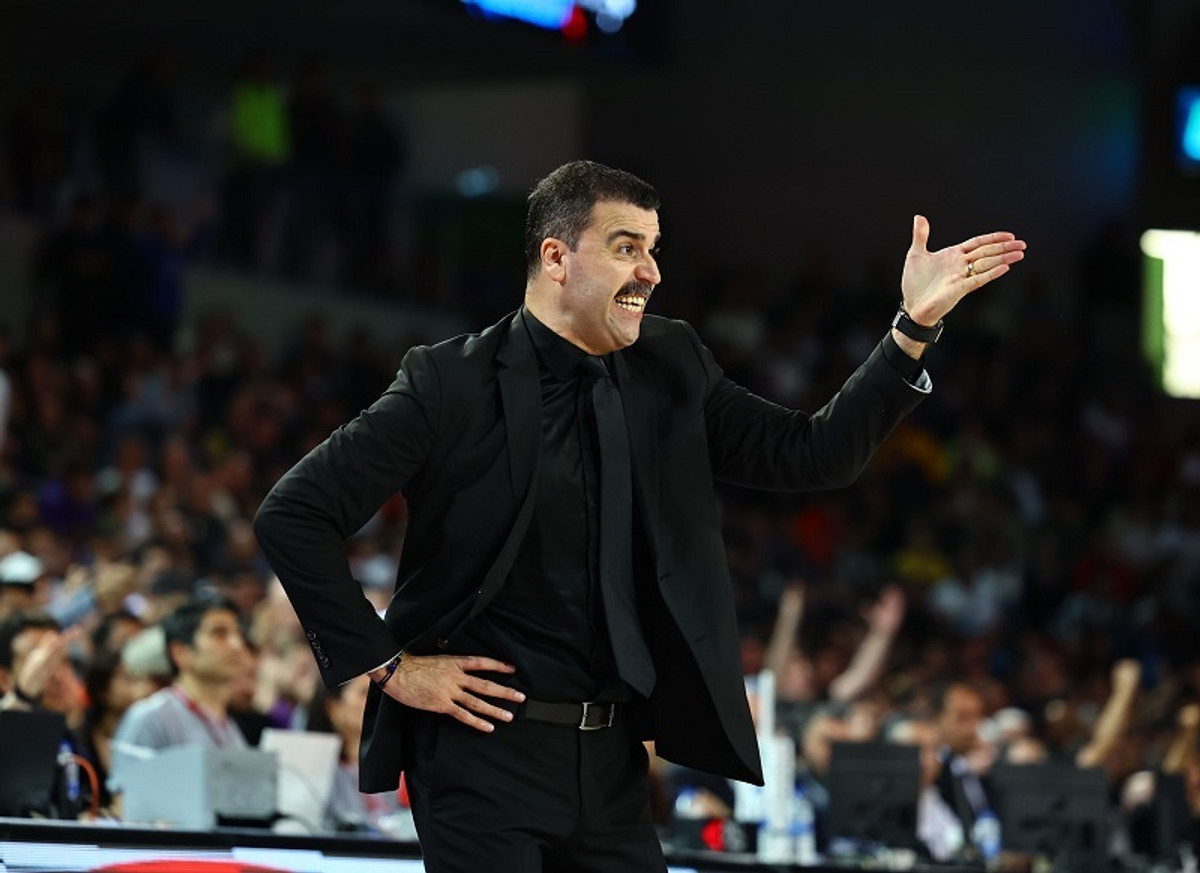 EuroCup: Ο Ερντέμ Τζαν προπονητής της χρονιάς (pic &amp; vid)
