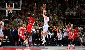 EuroLeague: Το νικητήριο καλάθι του Γιουλ στο Νο1 του Top-10 (video)