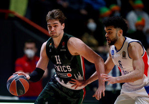 Ούνικς Καζάν-Εφές 75-67: Έμεινε ψηλά με όπλο την άμυνά της (vid)
