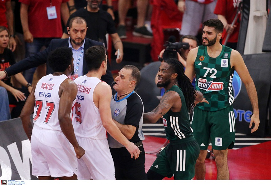 Ολυμπιακός: "Έσπασε τα διαχωριστικά ο Παππάς όχι ο Μαντζούκας"!