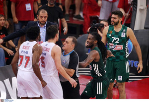 Ολυμπιακός: &quot;Έσπασε τα διαχωριστικά ο Παππάς όχι ο Μαντζούκας&quot;!