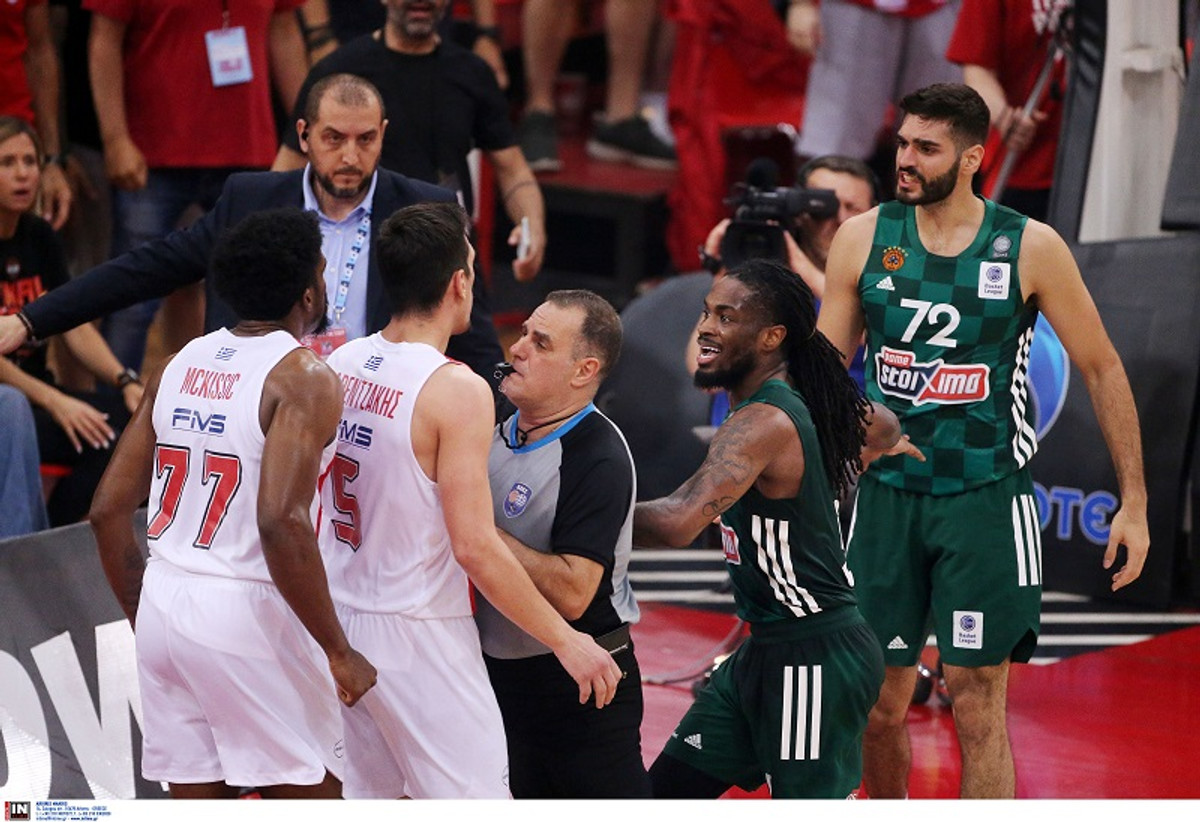Ολυμπιακός: &quot;Έσπασε τα διαχωριστικά ο Παππάς όχι ο Μαντζούκας&quot;!
