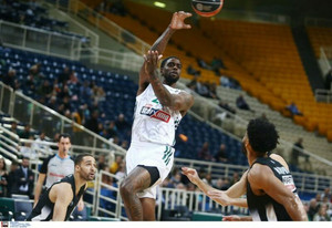 Παναθηναϊκός-ΠΑΟΚ: Ντεμπούτο στην Basket League με... τρίποντα για τον Μπέικον (video)