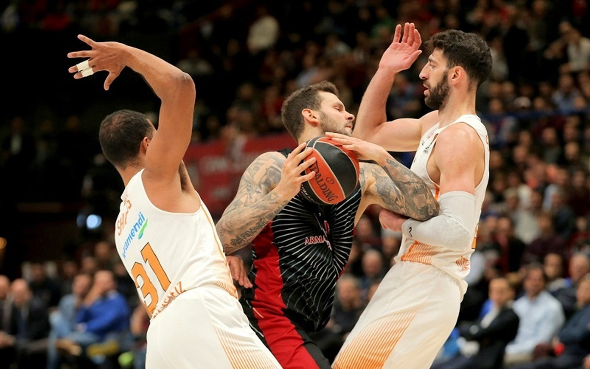 Συνεχίζει το... τρένο της Αρμάνι, 81-74 την Μπασκόνια (vid)