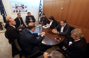 Ένταση στη σύσκεψη με καταγγελίες για σπρωξιές και φτυσιές! (gallery)