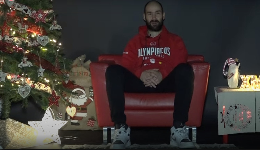 Ολυμπιακός: Οι παίκτες... ερμηνεύουν τα αγαπημένα τους εορταστικά τραγούδια