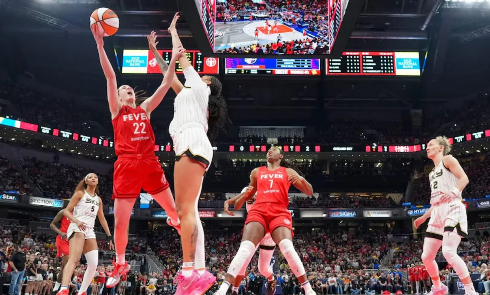 Κέιτλιν Κλαρκ: Άρχισε τη σεζόν με triple double στη νίκη της Ιντιάνα επί του Σικάγο (vids)