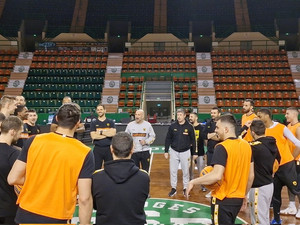 Καντζούρης: &quot;Να είμαστε συνεπείς και στις δυο πλευρές του παρκέ&quot;!