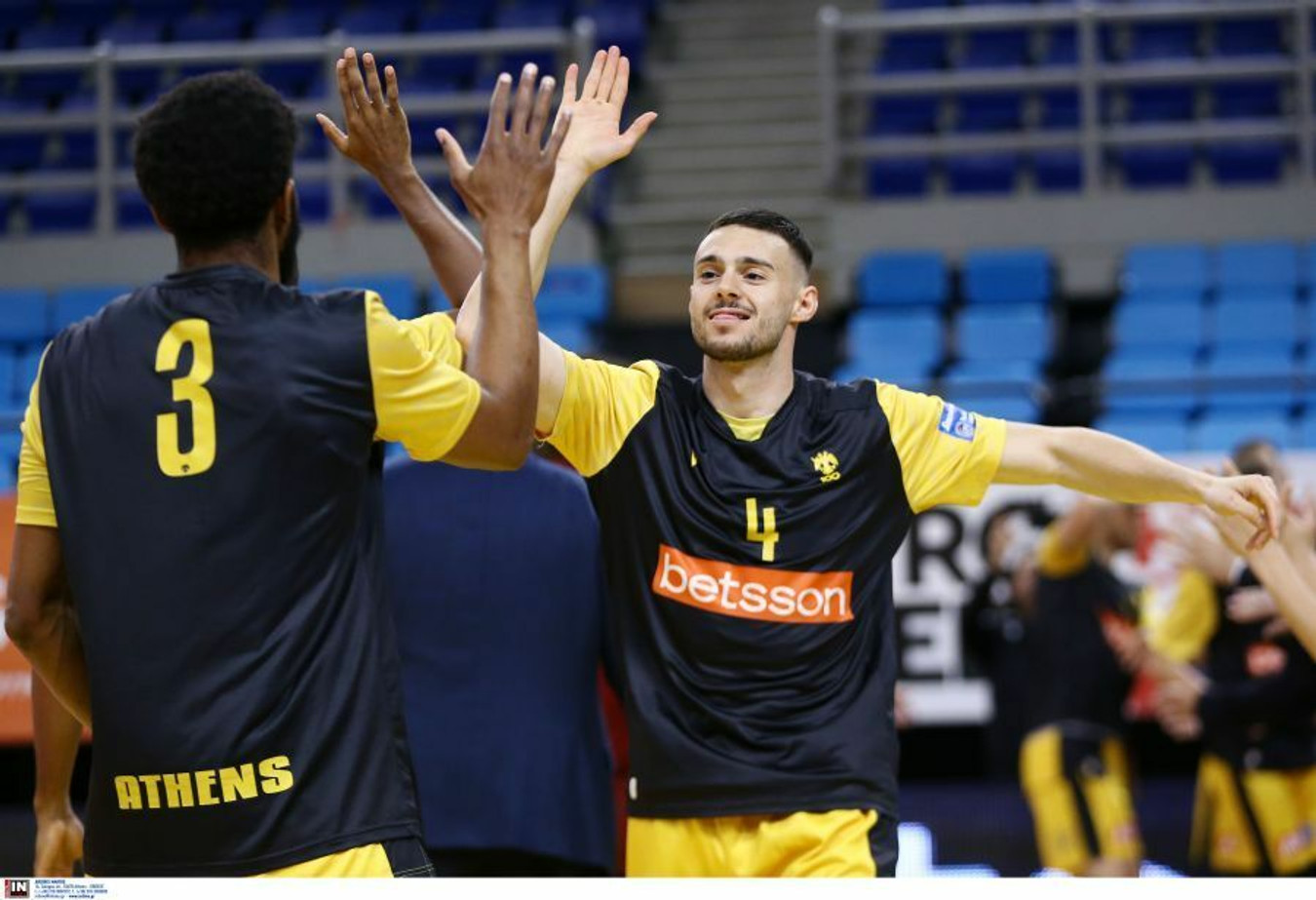ΑΕΚ-ΠΑΟΚ: Δύο πανομοιότυπα buzzer beaters στο ίδιο παιχνίδι από τον Καράμπελα! (vids)