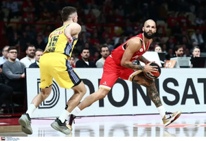 Ο Φουρνιέ έσωσε τον Ολυμπιακό, 90-85 την Άλμπα