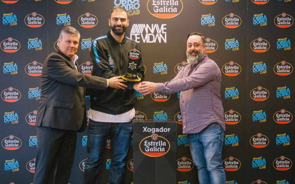 Το βραβείο του MVP Δεκεμβρίου στον Κώστα Βασιλειάδη ! (pics)