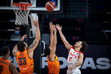 &quot;Ζωντανή&quot; με Λάρκιν η Τουρκία, 73-71 την Ολλανδία