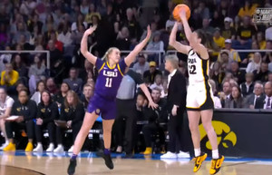 NCAAW: Ρεβάνς Κέιτλιν Κλαρκ-Αϊόβα από το LSU (94-87) και πρόκριση στο Final-4 (vid)