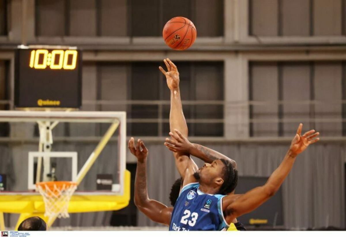EuroCup: Τρίτη νίκη σε 4 αγώνες για την Τουρκ Τέλεκομ, 85-79 την Ουλμ