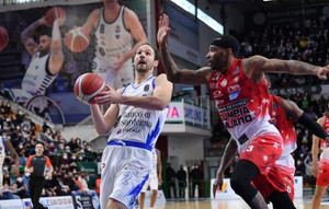 Lega Basket: Η Σάσαρι σόκαρε την Αρμάνι Μιλάνο (vid)