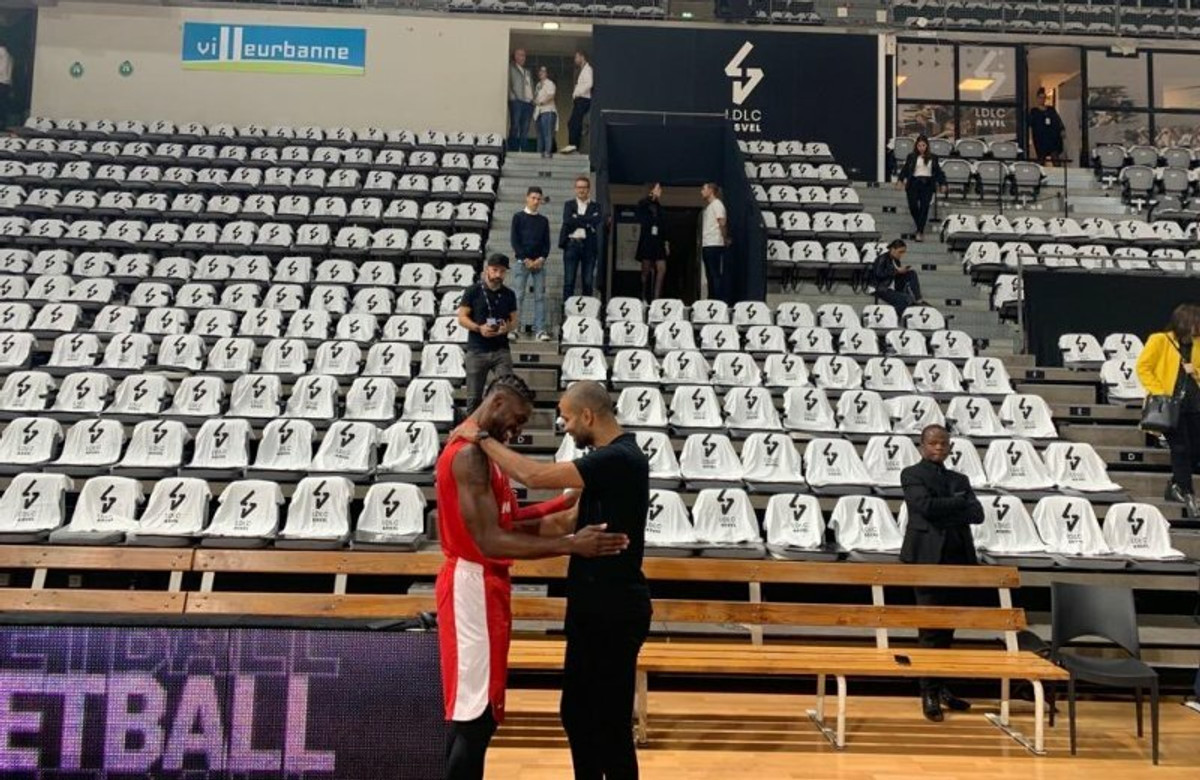 Ο Τόνι Πάρκερ καλωσόρισε τον Πολ στο Αστρομπάλ