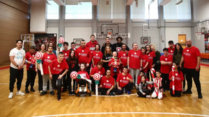 Ολυμπιακός-One Team: Τα δικά μας Χριστούγεννα! (vid)