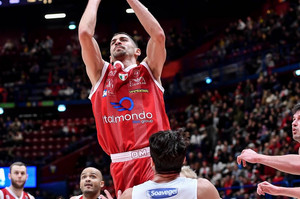 Lega Basket: Άνετα η Μιλάνο, showtime η Βίρτους (vids)