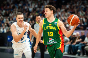 Η Λιθουανία νίκησε 81-78 τη Φινλανδία, αλλά έχασε τον Γιοκουμπάιτις (vids)