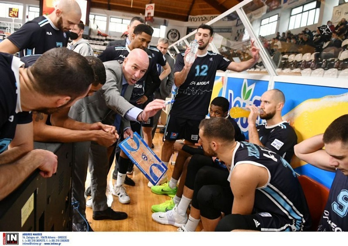 Καντζούρης: &quot;Πολύ μεγάλη νίκη&quot; - Μίλερ: &quot;Μας έφερε σε δύσκολη θέση ο Απόλλωνας&quot; (vids)