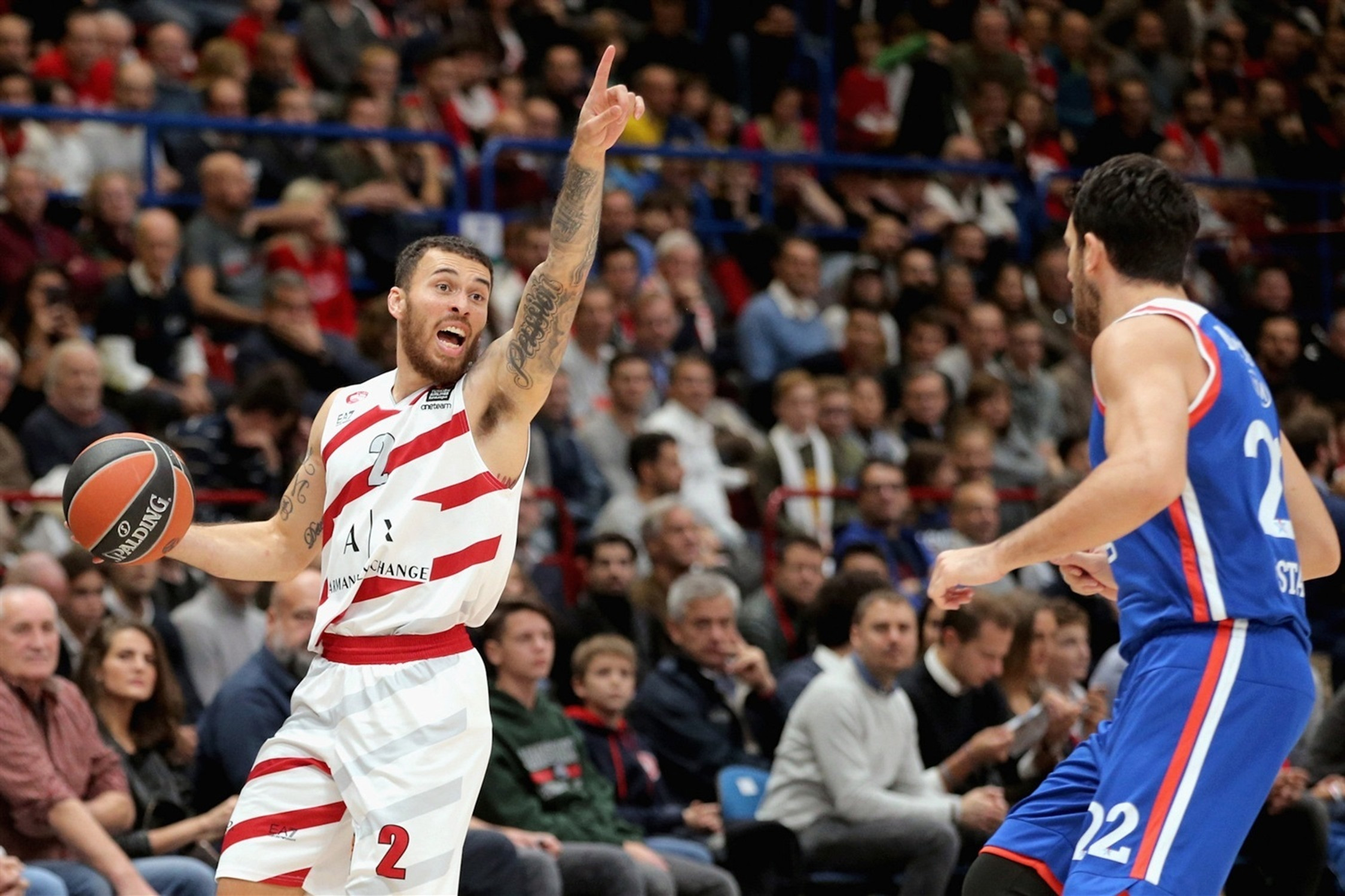 Με τρίποντη βόμβα του Μάικ Τζέιμς η Αρμάνι 81-80 την Εφές