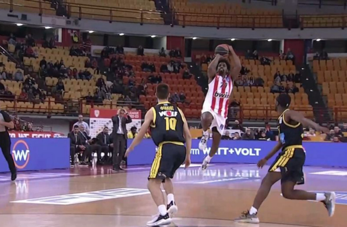 Ολυμπιακός-Άρης: Το φοβερό buzzer beater του ΜακΚίσικ στη λήξη του δεκαλέπτου (vid)