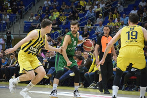 Τουρκία: Μεγάλο break η Νταρουσάφακα, 82-81 τη Φενέρ και 1-1