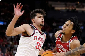 Ήττα 66-75 κι αποκλεισμός του Σεντ Τζονς των Πιτίνο-Λιοτόπουλου από το Άρκανσο (vids)