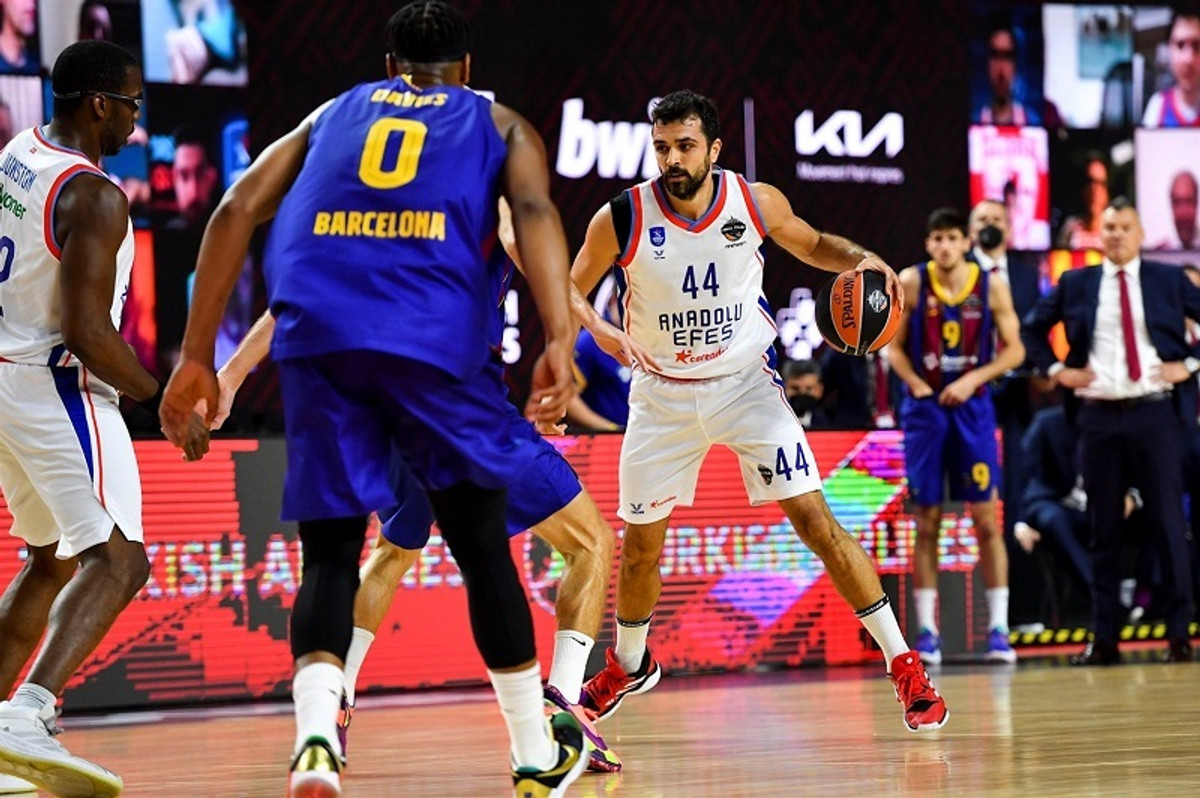 Euroleague: Sold out η αναμέτρηση Εφές-Μπαρτσελόνα (pic)