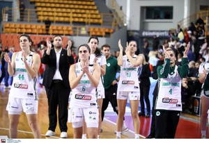 Ο κόσμος του Παναθηναϊκού αποθέωσε τις παίκτριες μετά το τέλος του αγώνα (vid)