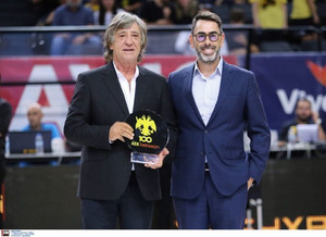 AEK: Βράβευσε Μαύρο, Μπαμπανικολό, Μπουλμέτη, Παππού και Γουίλμπεκιν (vids &amp; pics)
