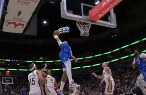 NBA Top-10: Στο Νο1 το alley-oop κάρφωμα του Γκάφορντ (vid)