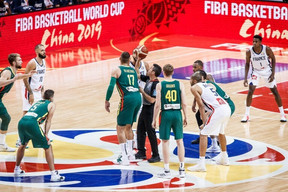 FIBA: Τιμώρησε τους διαιτητές, αλλά δεν αλλάζει το Γαλλία-Λιθουανία 78-75 (vid)
