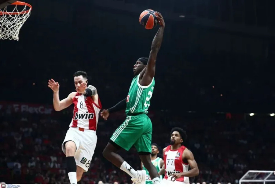 Mε κάρφωμα Ναν και ασίστ Βεζένκοφ το Top-10 της EuroLeague (video)