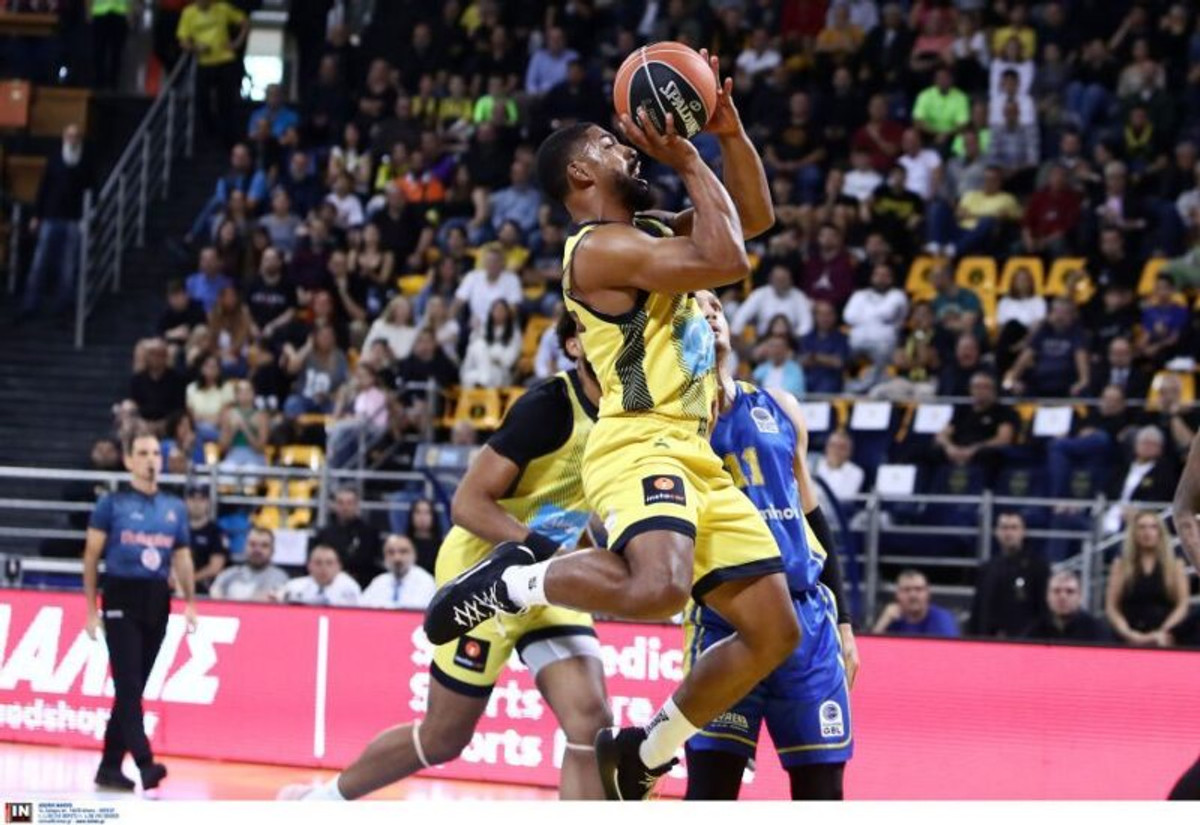 Άρης-Περιστέρι 77-71: Τρίτη σερί νίκη με &quot;καυτό&quot; ΝτεΤζούλιους (gallery &amp; vids)