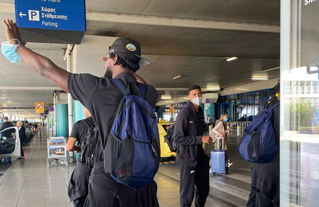 &quot;Γεια σου Ελλάδα&quot;: Το ελληνικό μήνυμα της Ζενίτ μετά την άφιξή της στην Αθήνα (pics)