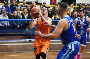 Αμπατζάς: &quot;Μονόδρομος να τερματίσουμε στην πρώτη δυάδα&quot;
