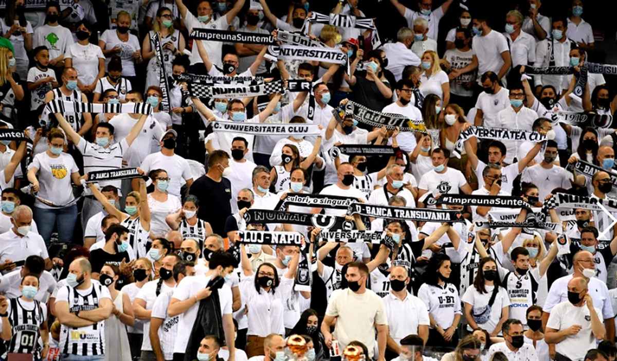 BCL Playoffs: Εντυπωσιακή ατμόσφαιρα από 10.000 φίλους της Κλουζ (videos)
