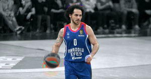Εφές: &quot;Η επιστροφή του Λαρ...King&quot; (vid)