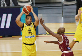 Με Βινς Χάντερ η καλύτερη πεντάδα του Basketball Champions League (pic)