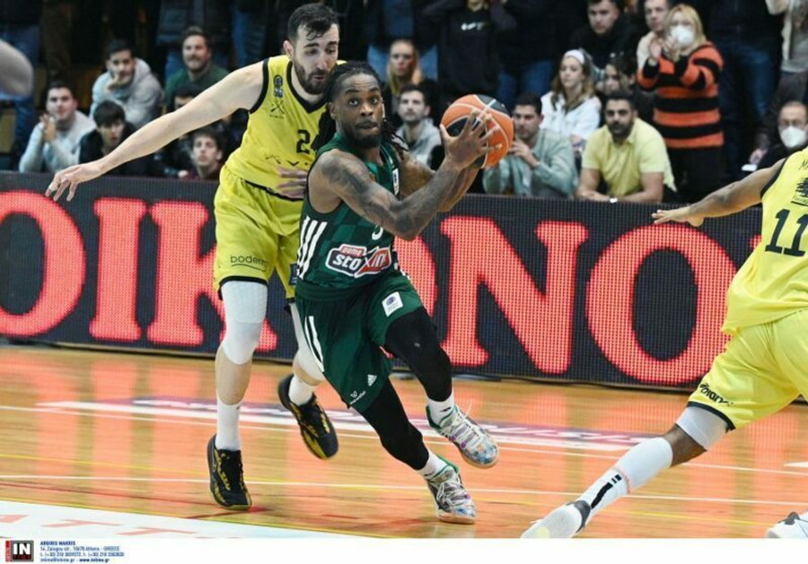 Τα buzzer beater Λι και Γουόκαπ στις πρώτες θέσεις του Top-10 (video)